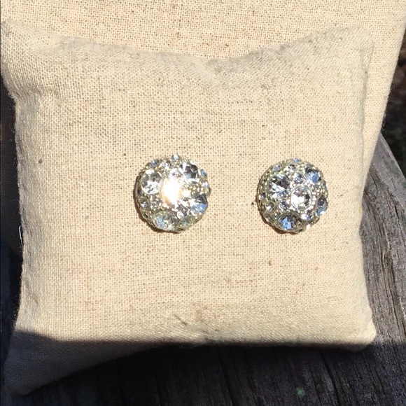 Headwraps and Earrings - Picture 6 of 7